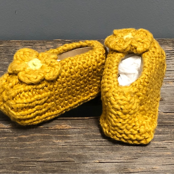 New, Childs Handknit Slippers, Mustard, 100% Organic Wool - Picture 4 of 6